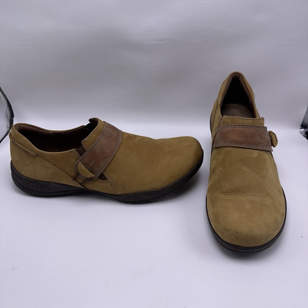 Clarks‎ Roseville Dot Loafers Women's Size 11 M Tan Nubuck Leather Slip On Shoes